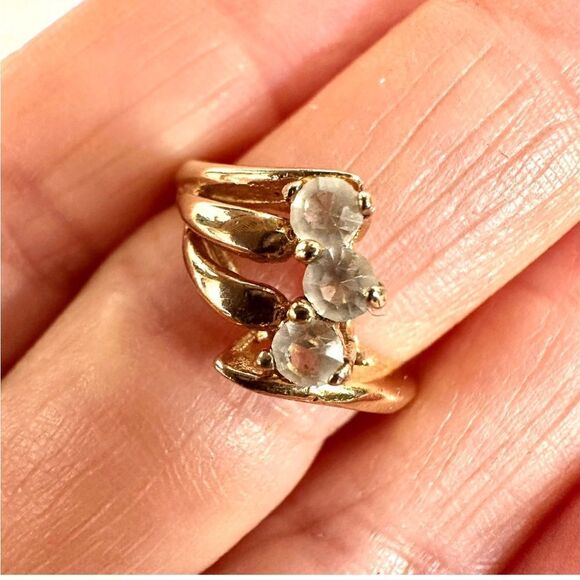 Gold tone rhinestone ring - Picture 6 of 7